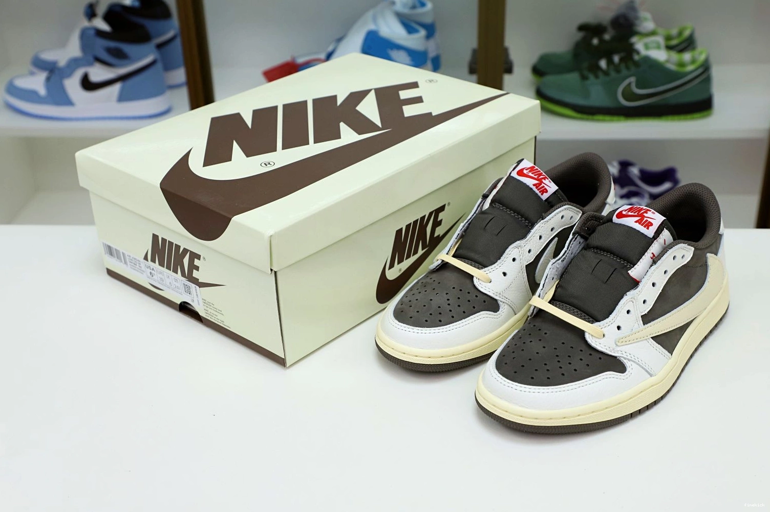 X TRAVIS 1 JORDAN OG AIR SCOTT REVERSE LOW MOCHA 1124